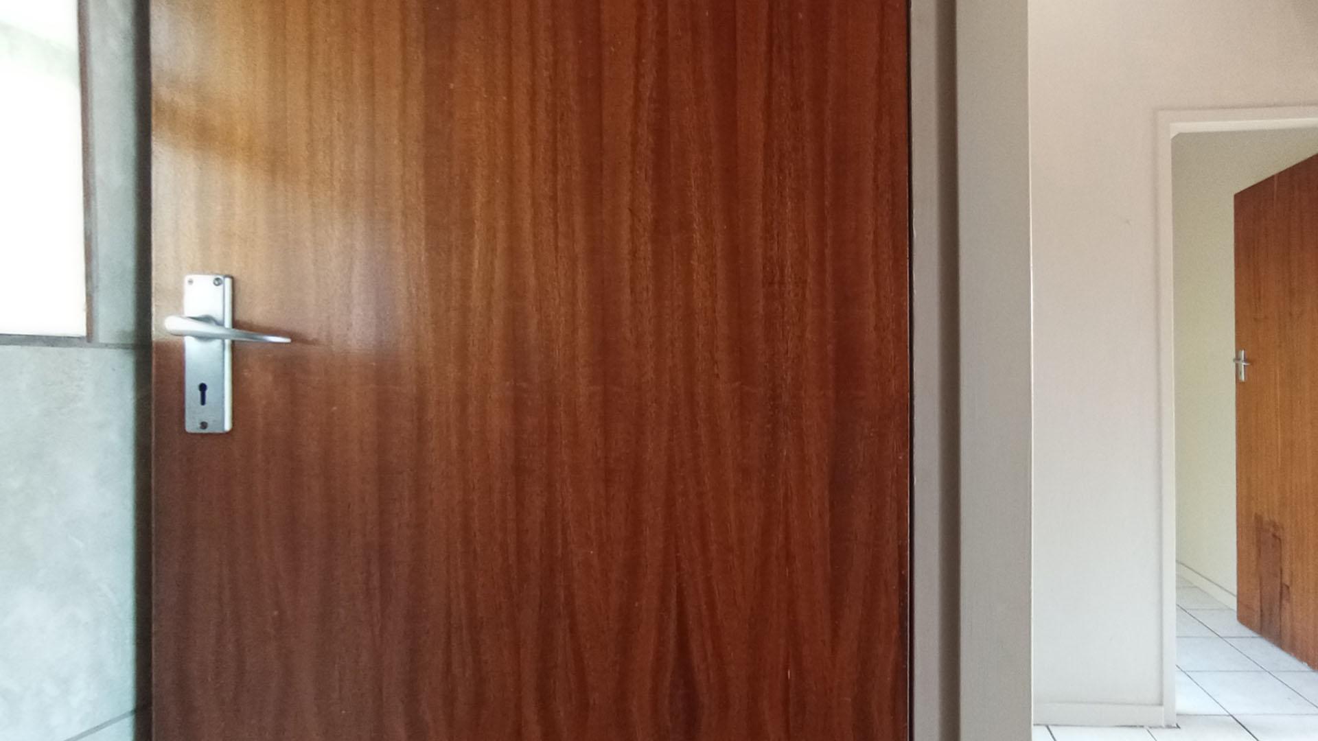 Bathroom 1 - 7 square meters of property in Silverton