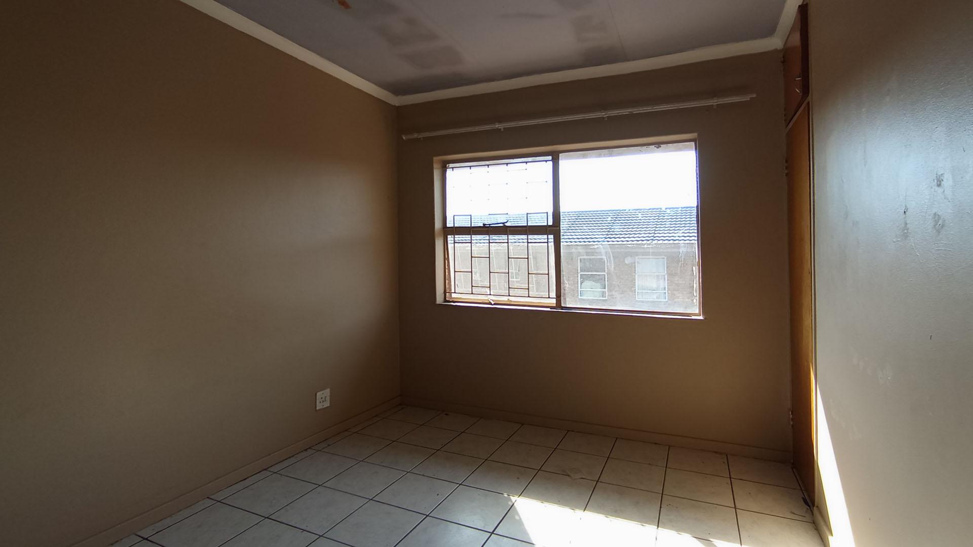 Bed Room 1 - 11 square meters of property in Silverton