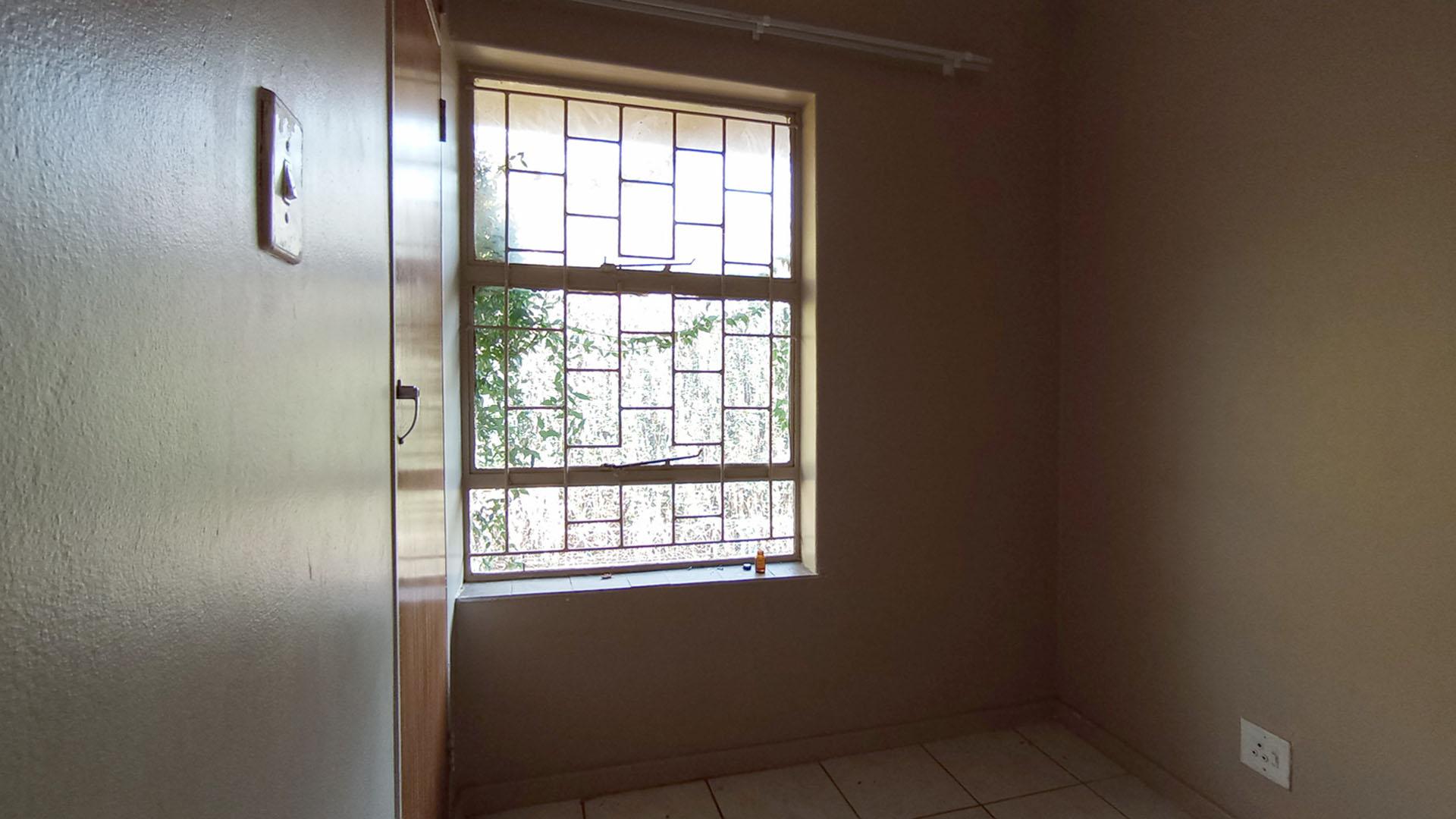 Bed Room 2 - 6 square meters of property in Silverton