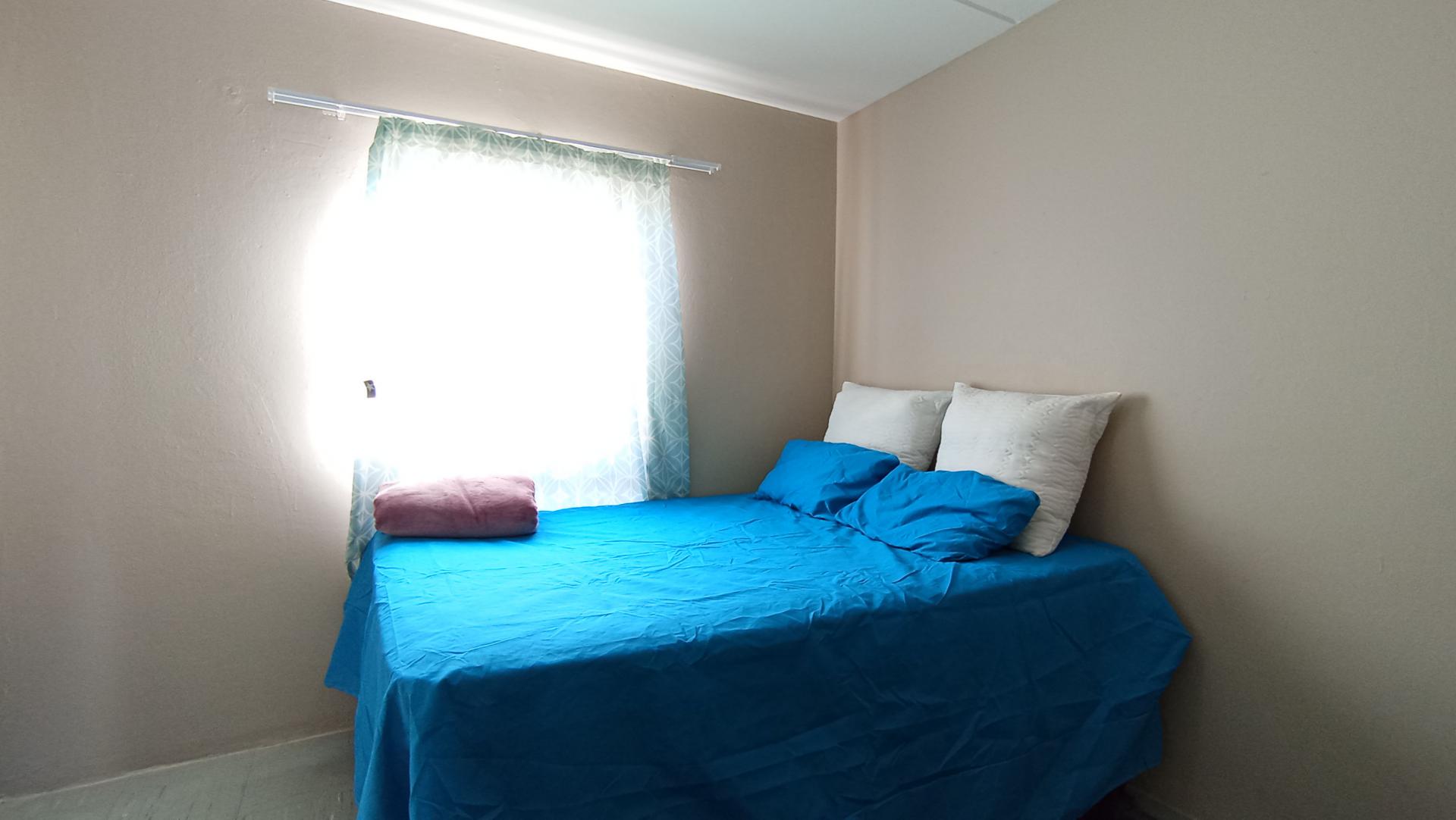 Bed Room 1 - 9 square meters of property in Commercia