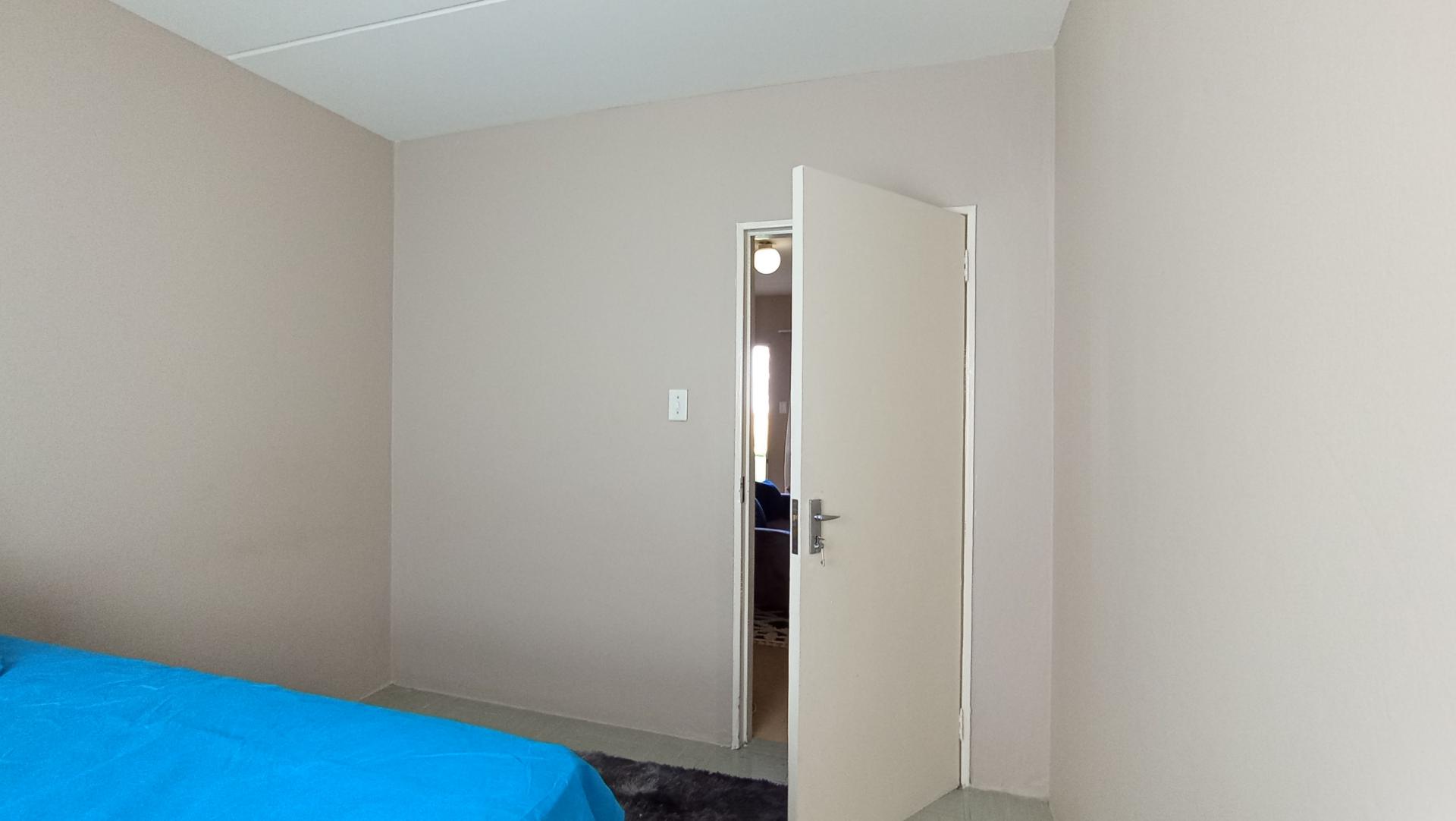 Bed Room 1 - 9 square meters of property in Commercia