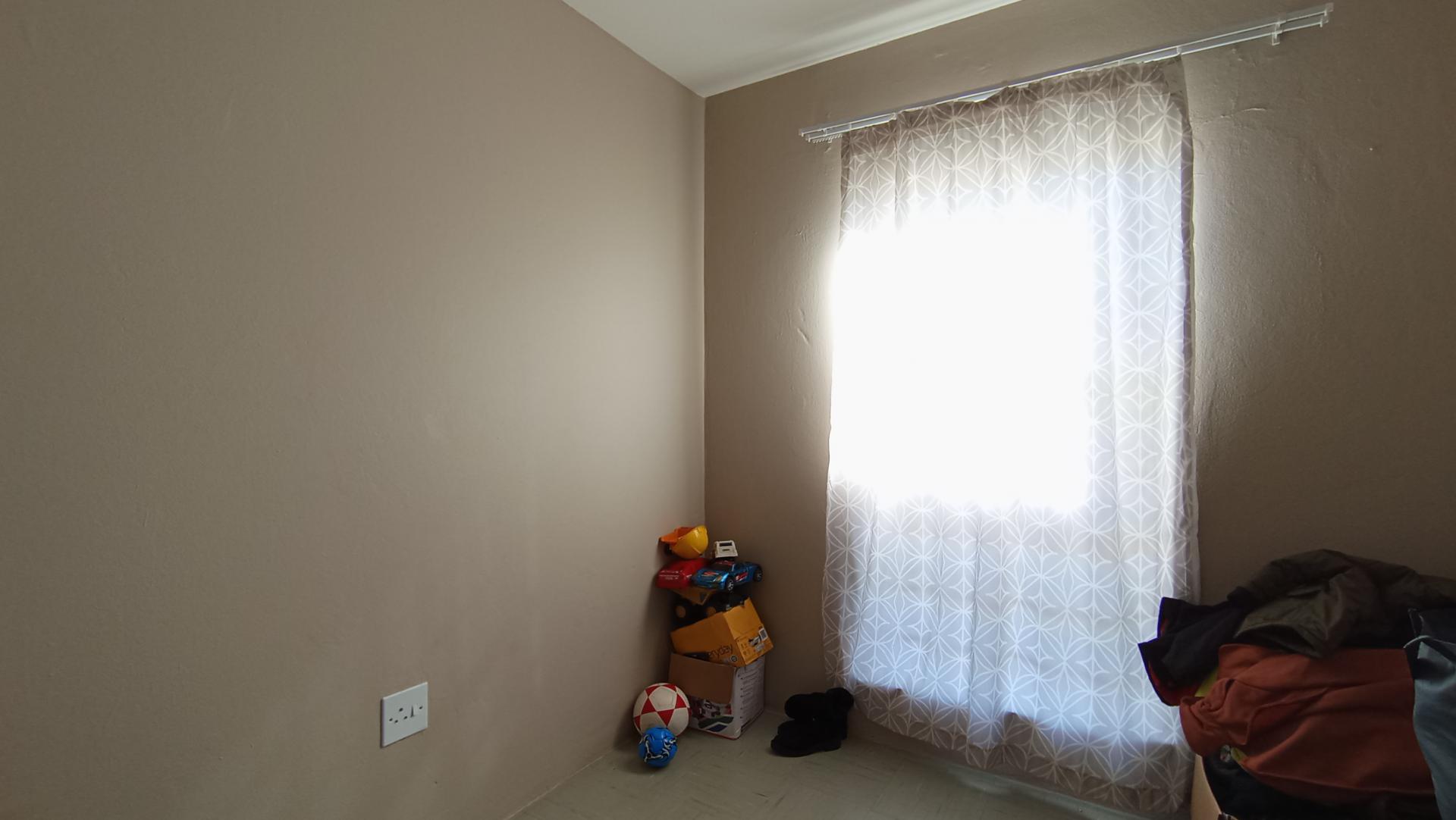 Bed Room 2 - 8 square meters of property in Commercia