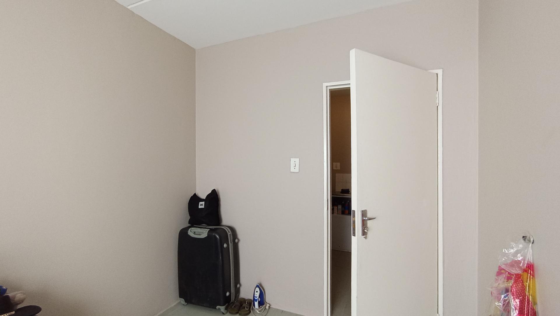 Bed Room 2 - 8 square meters of property in Commercia