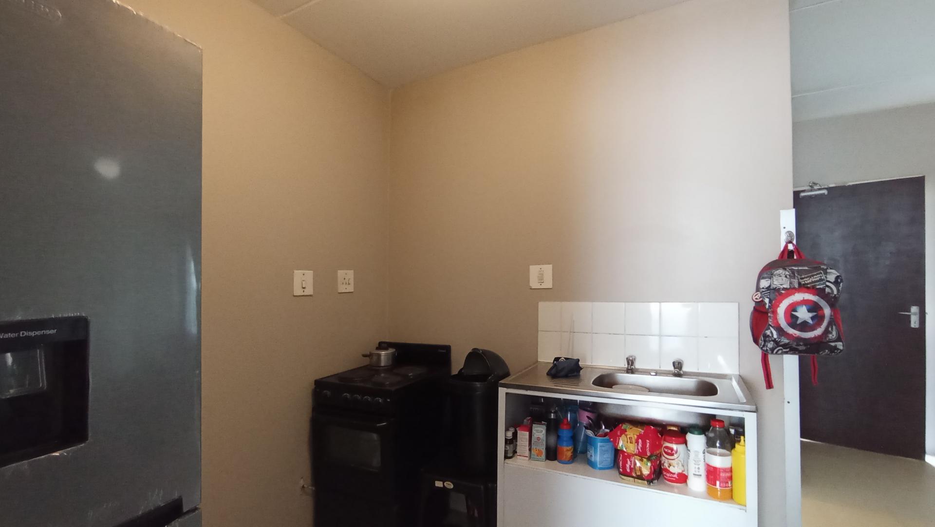 Kitchen - 6 square meters of property in Commercia