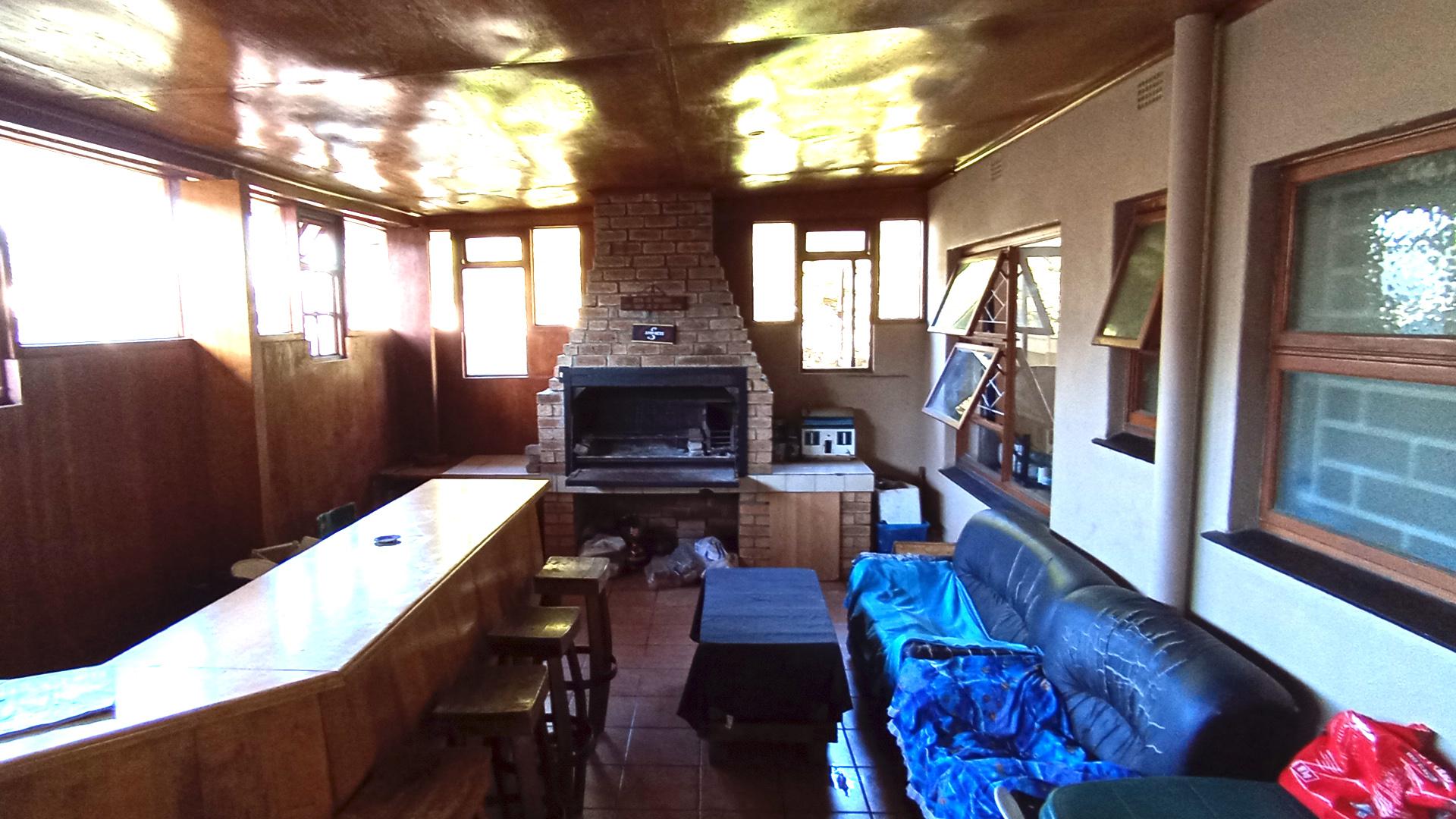 Braai Area - 33 square meters of property in Kraaifontein