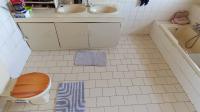 Main Bathroom - 10 square meters of property in Kraaifontein