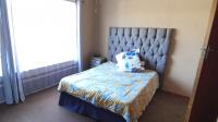 Main Bedroom - 18 square meters of property in Kraaifontein