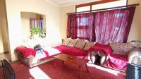 Lounges - 22 square meters of property in Kraaifontein