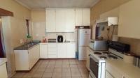 Kitchen - 19 square meters of property in Kraaifontein