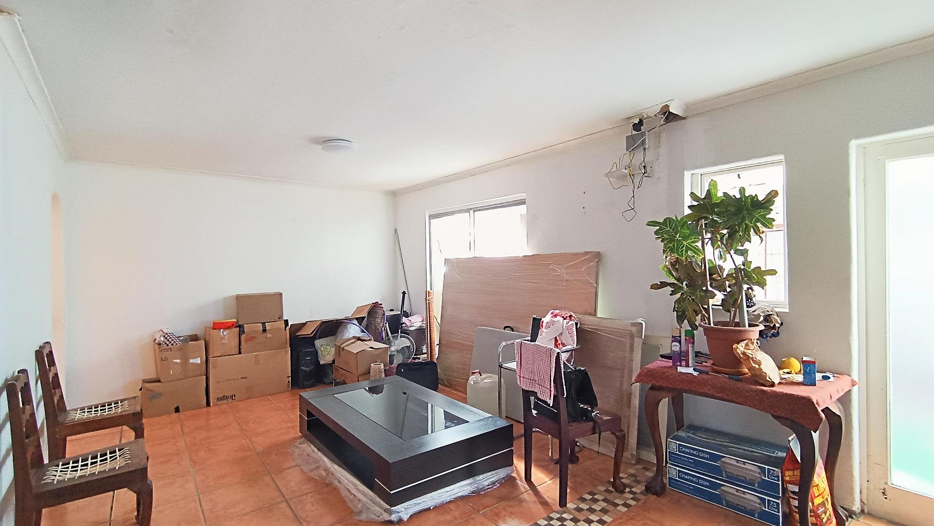 Lounges - 20 square meters of property in Northpine