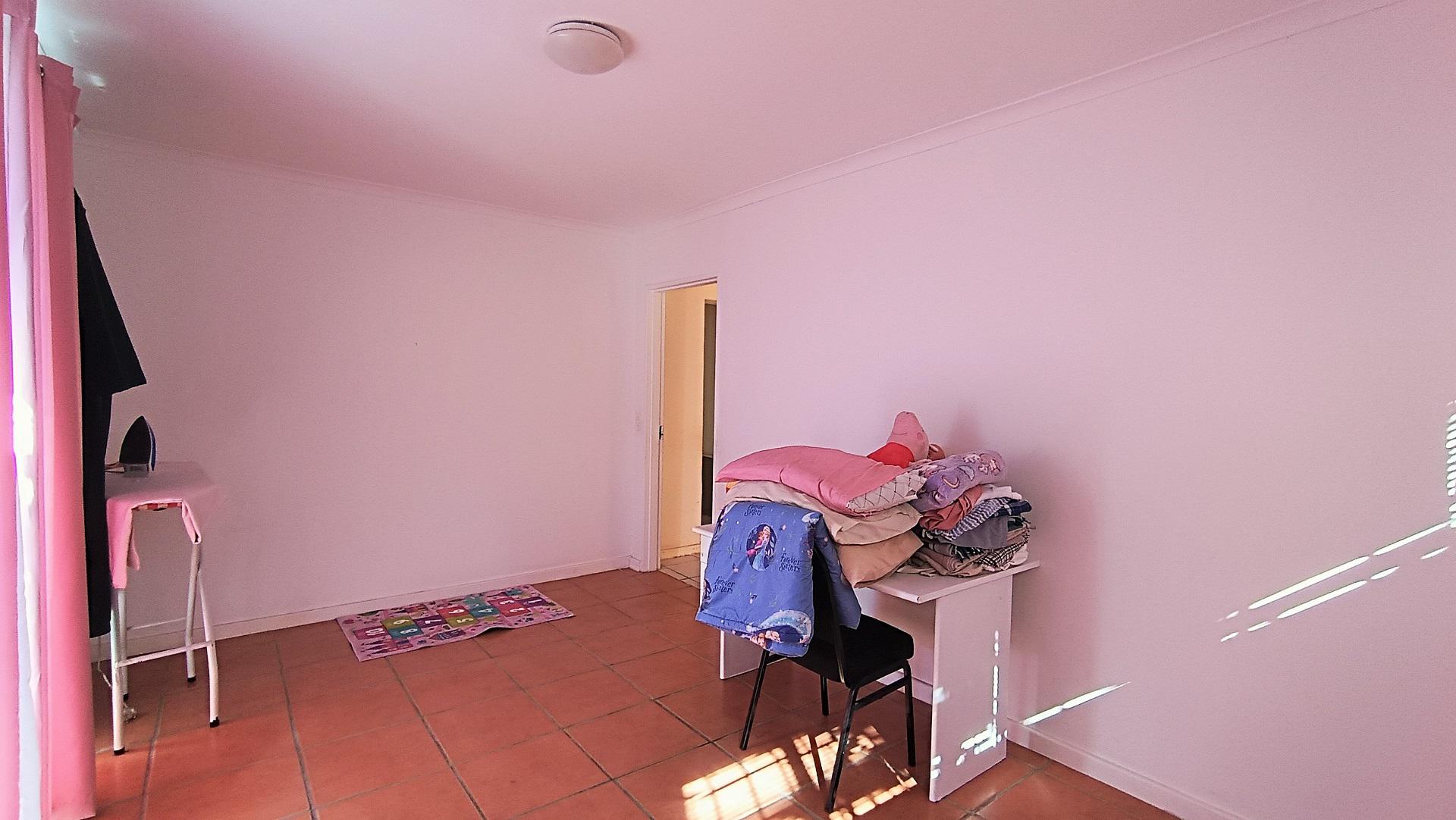 Bed Room 1 - 16 square meters of property in Northpine