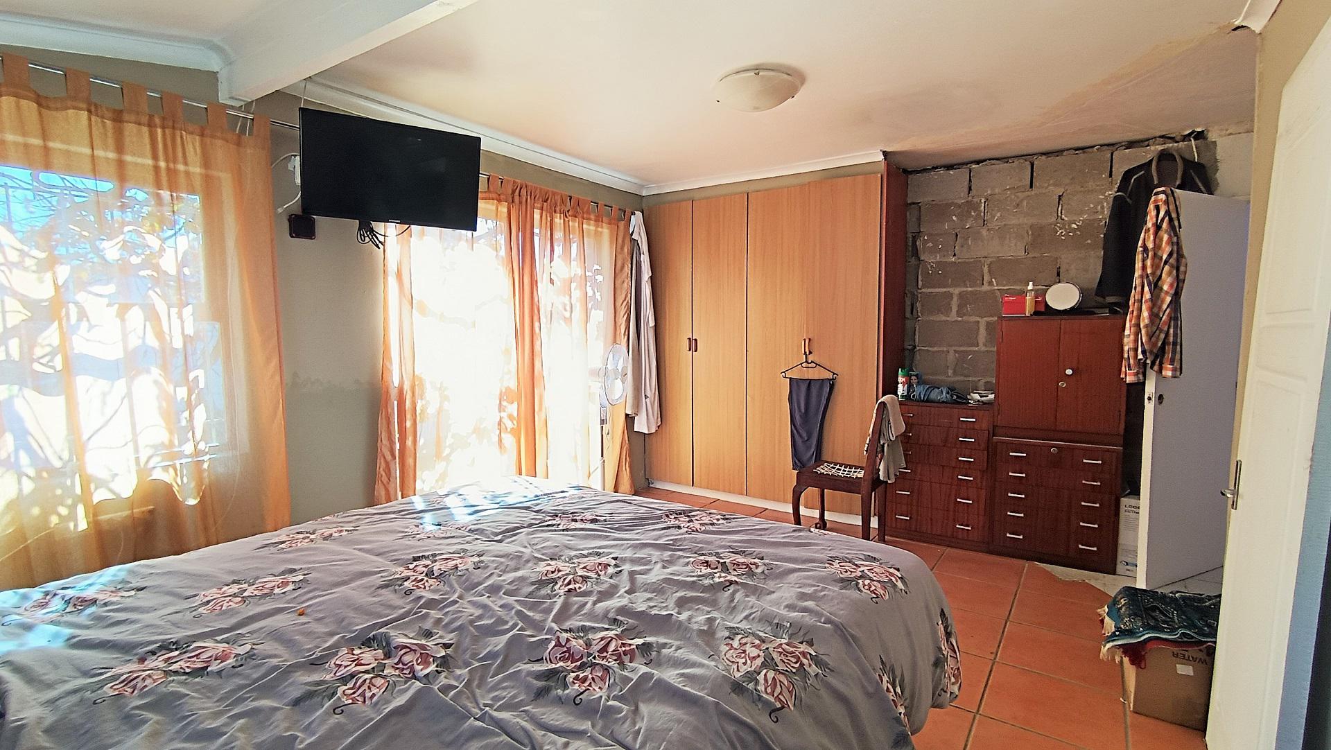 Main Bedroom - 20 square meters of property in Northpine