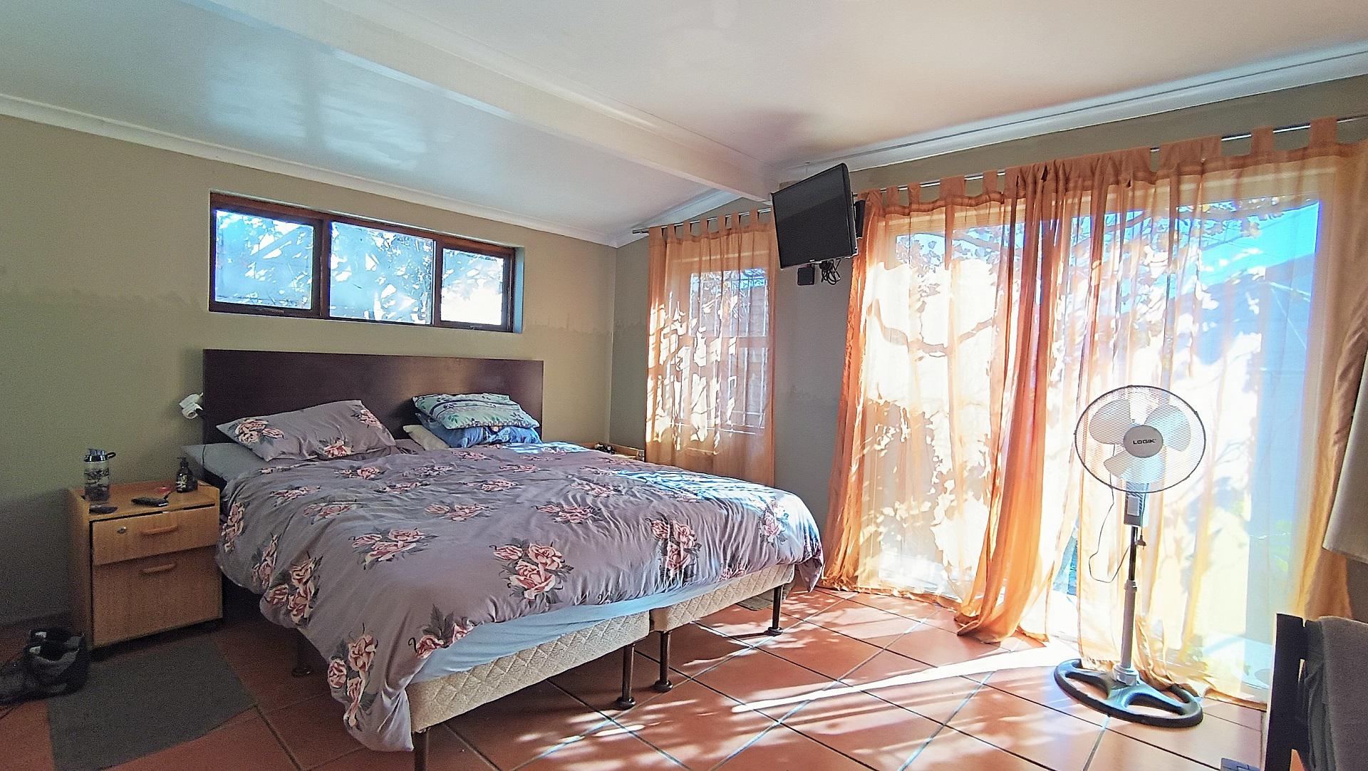 Main Bedroom - 20 square meters of property in Northpine