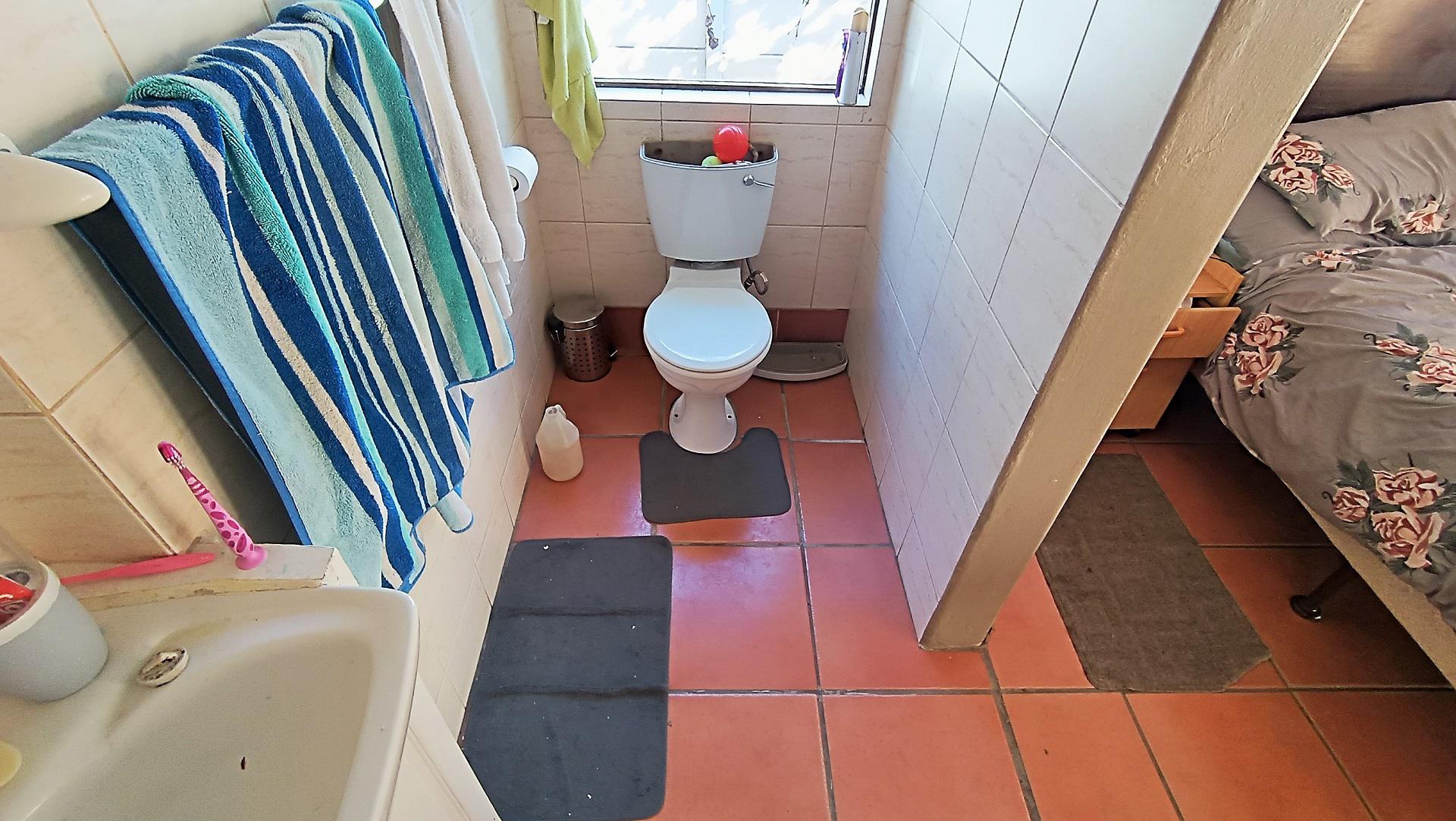 Main Bathroom - 3 square meters of property in Northpine