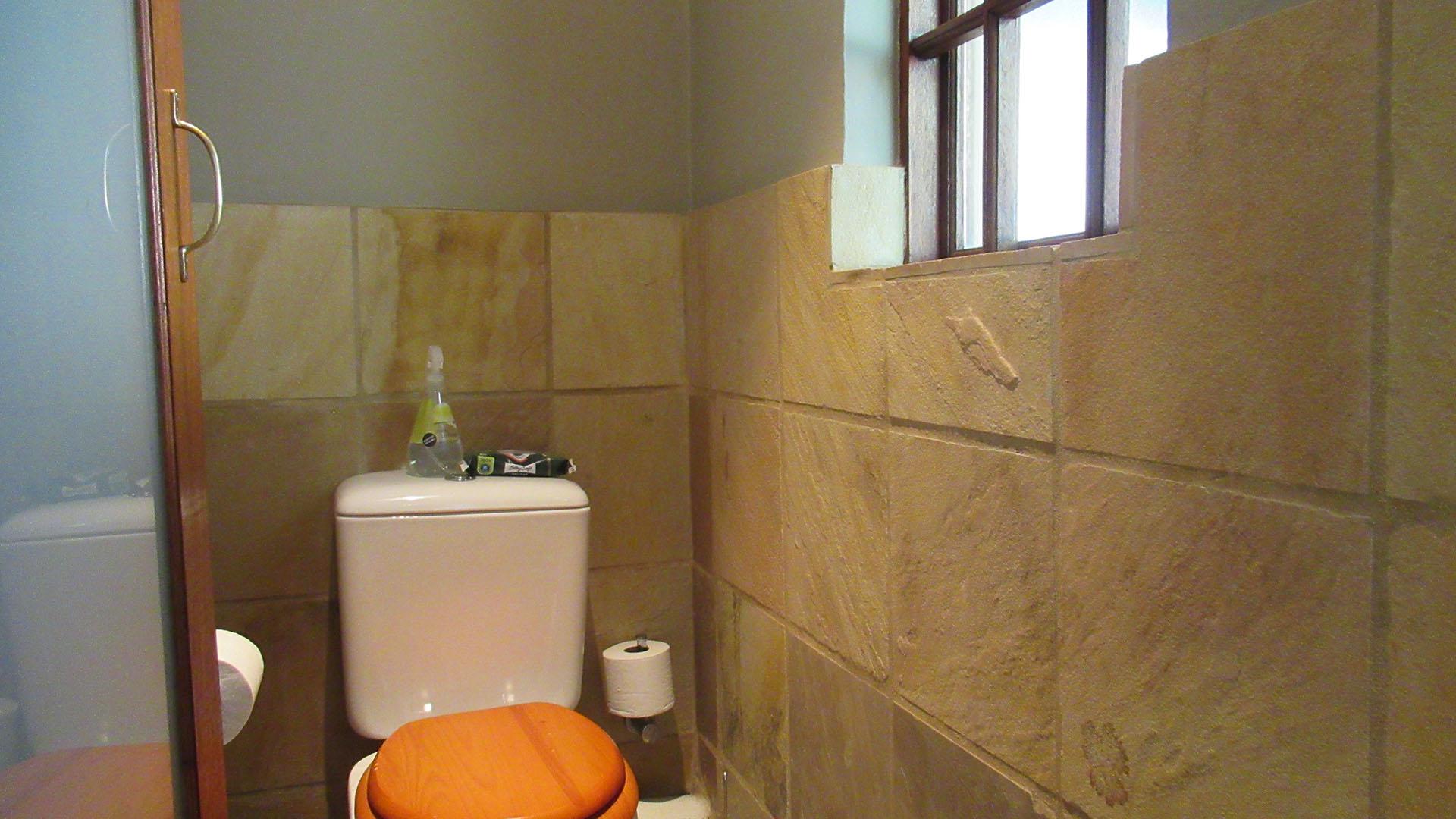Main Bathroom - 15 square meters of property in Blairgowrie