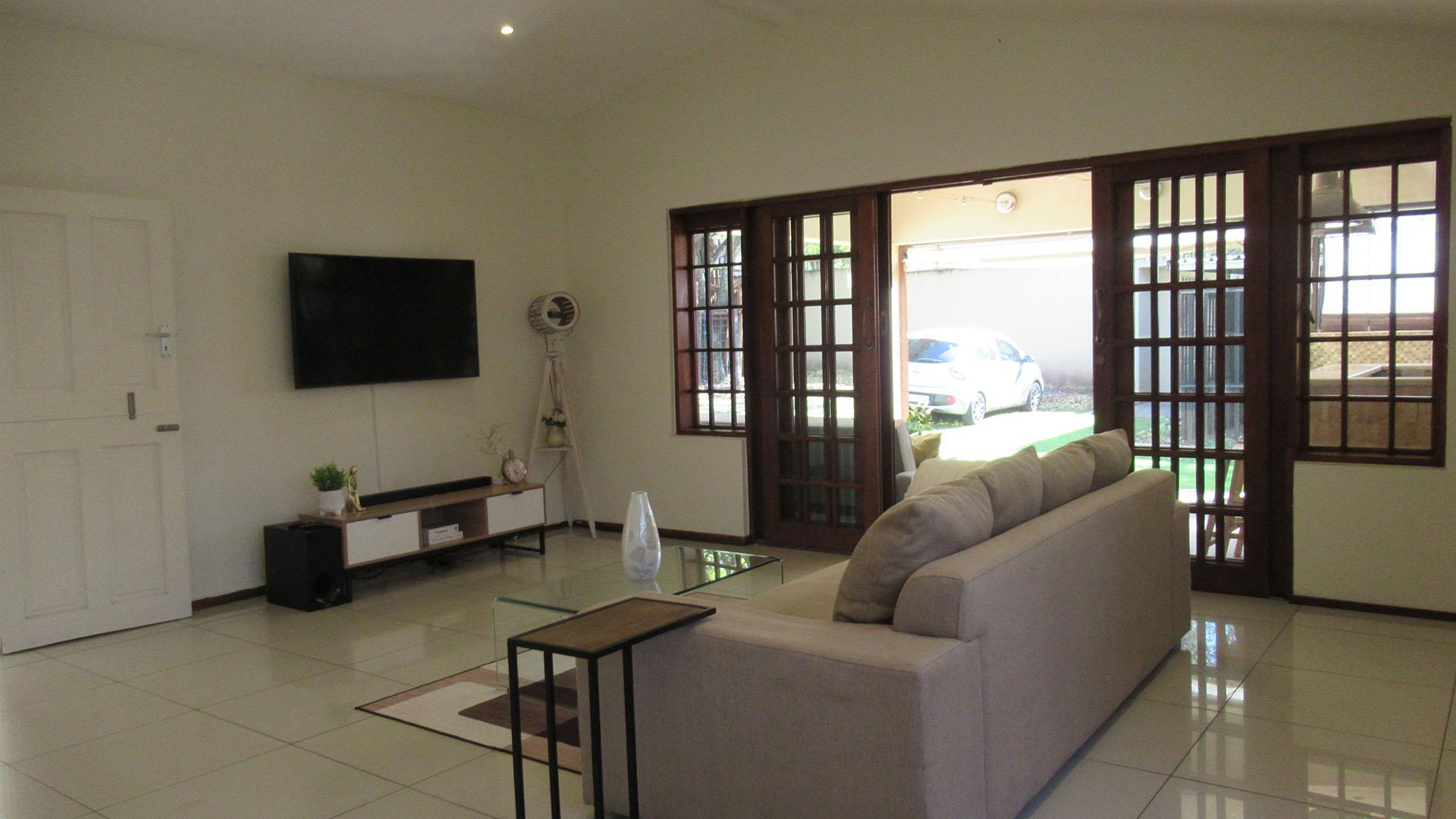 Lounges - 59 square meters of property in Blairgowrie
