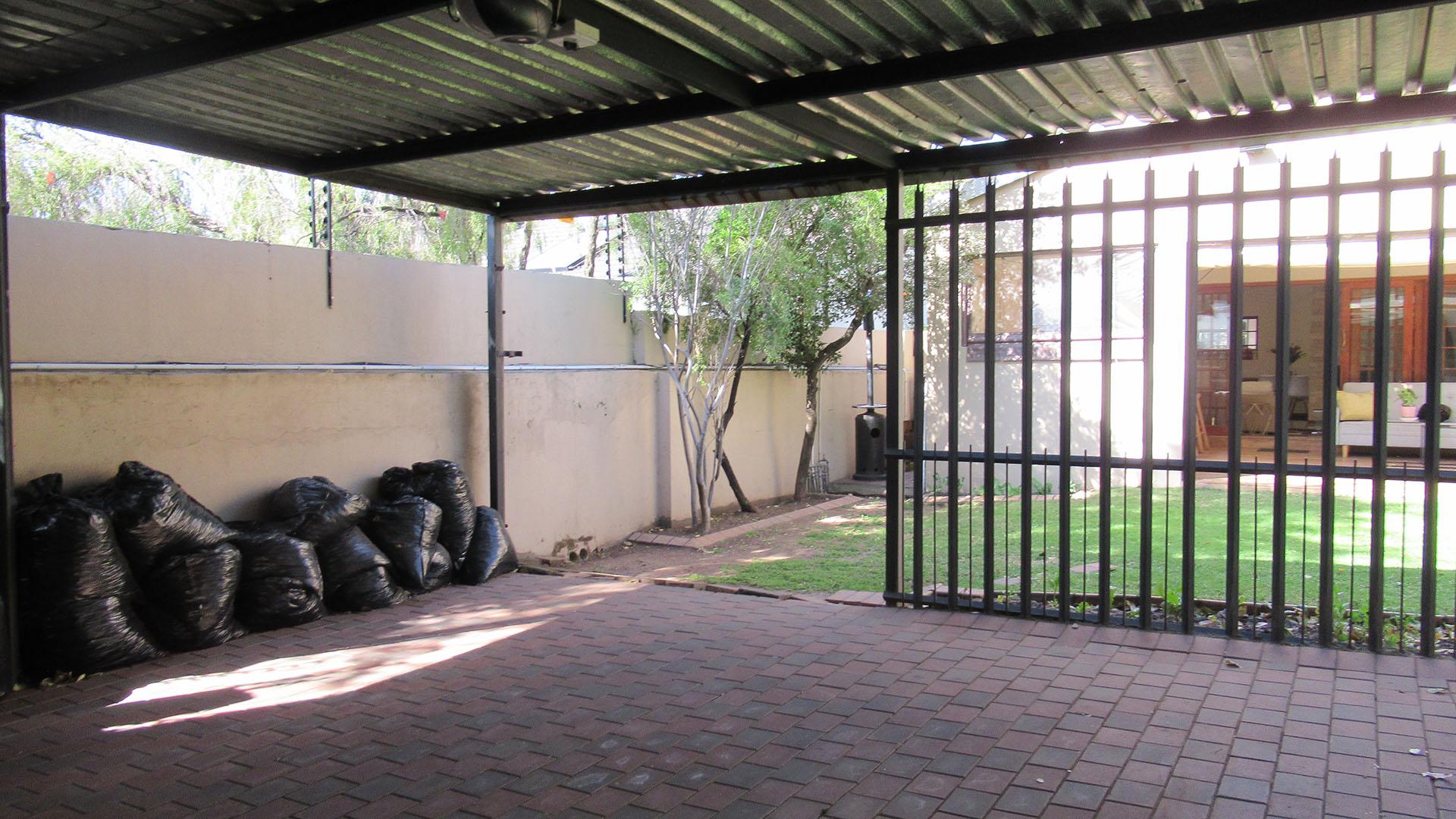 Patio - 29 square meters of property in Blairgowrie