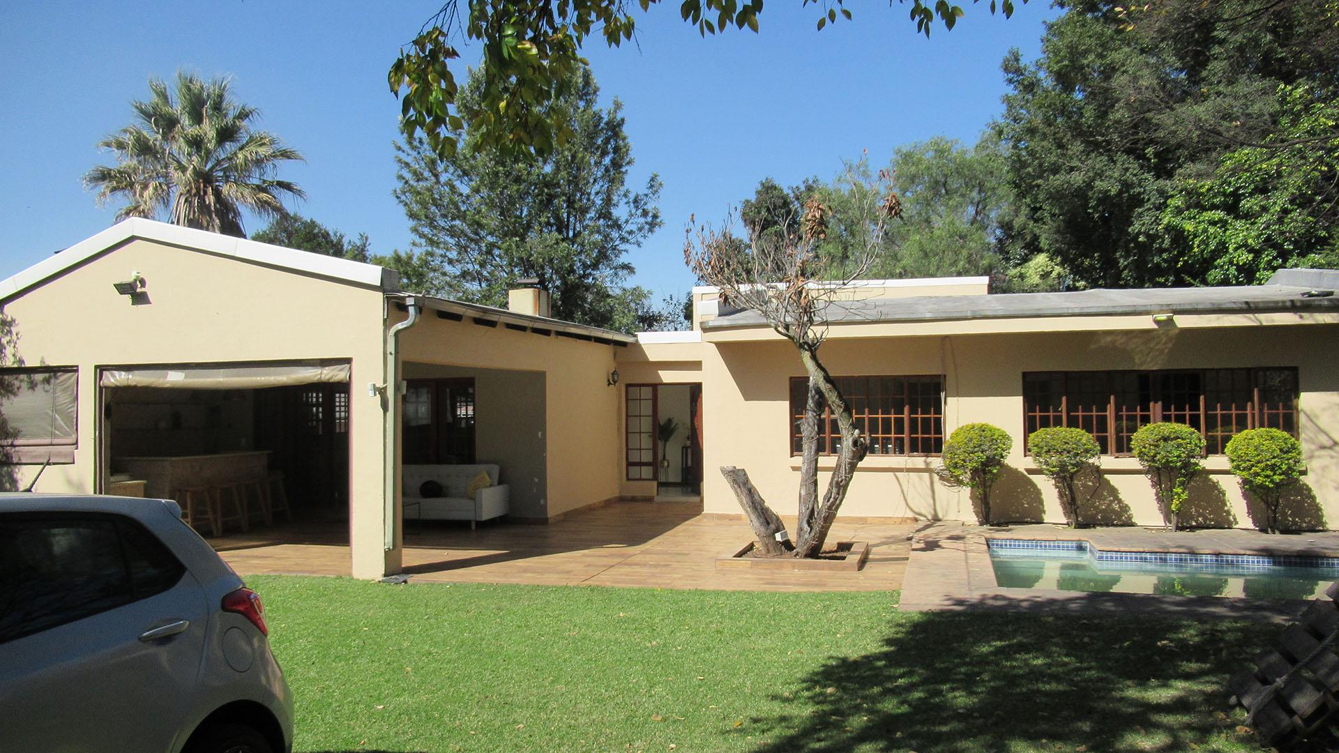 Front View of property in Blairgowrie