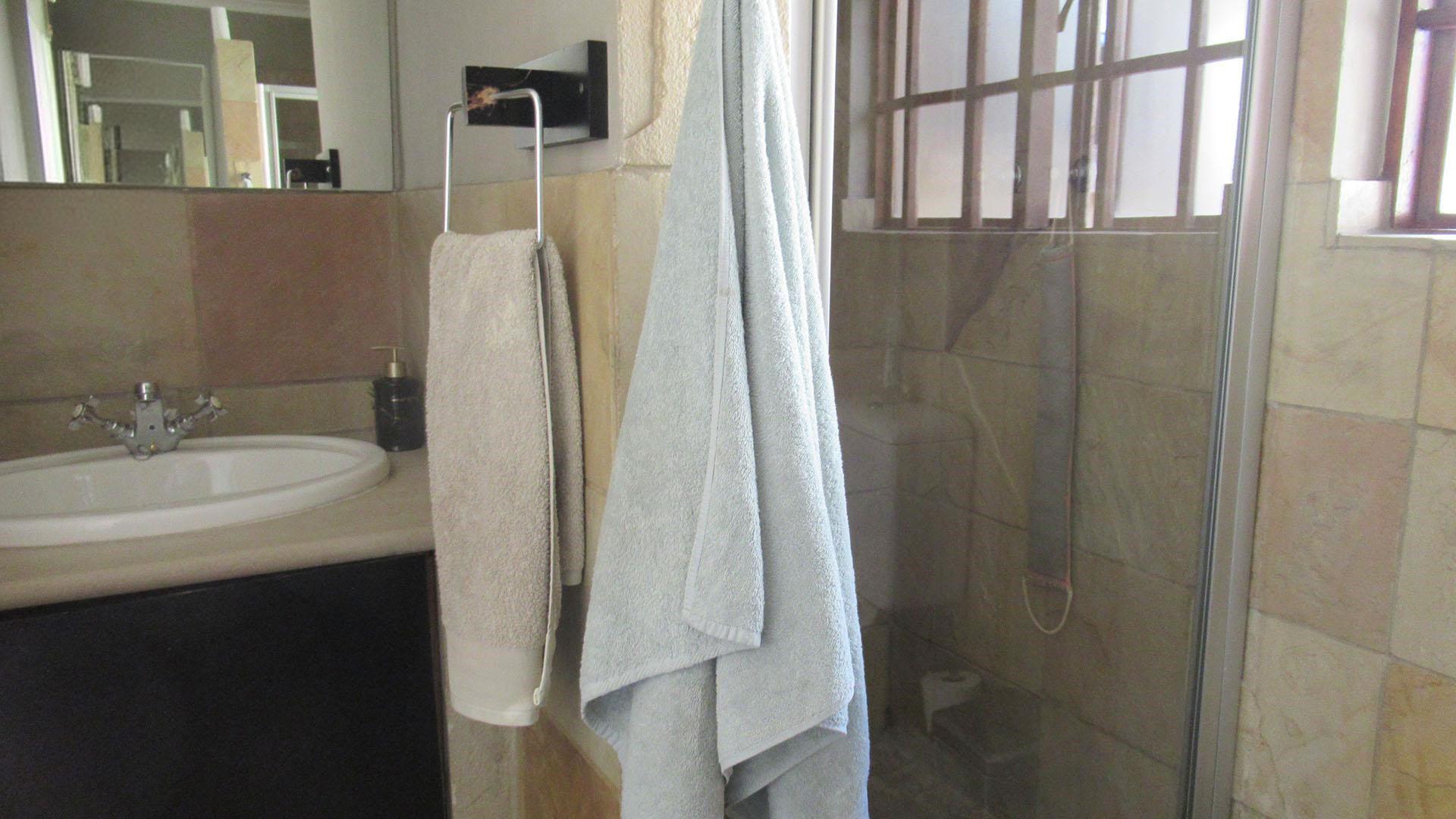 Bathroom 1 - 8 square meters of property in Blairgowrie