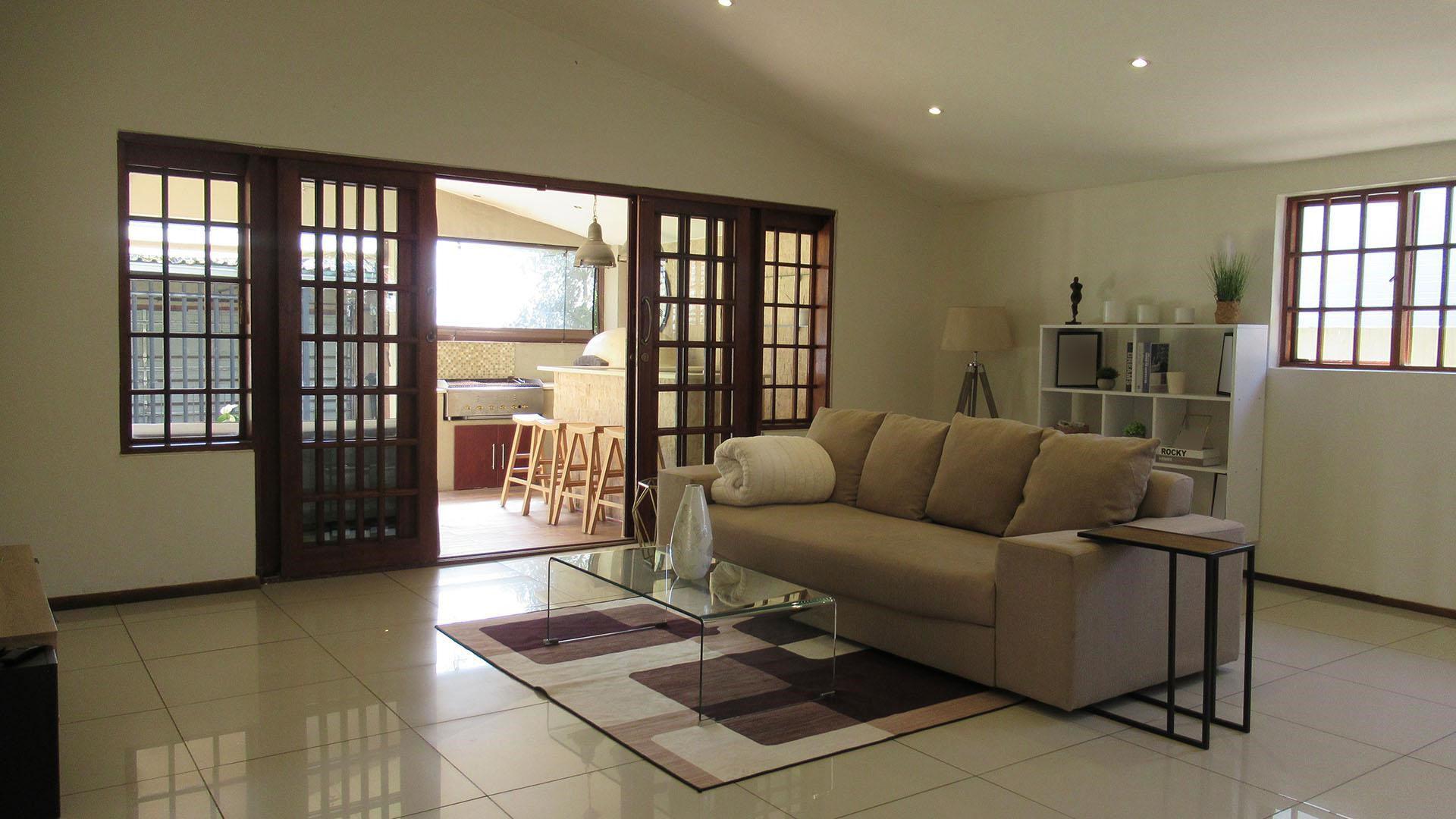 Lounges - 59 square meters of property in Blairgowrie