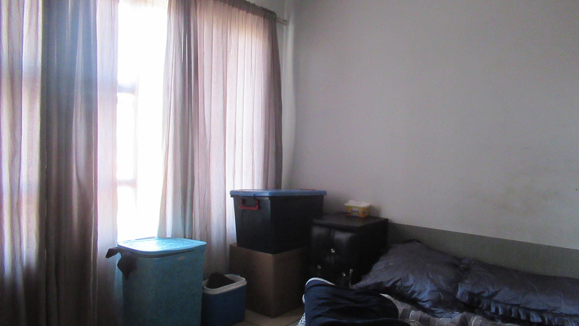 Bed Room 2 - 11 square meters of property in Florida