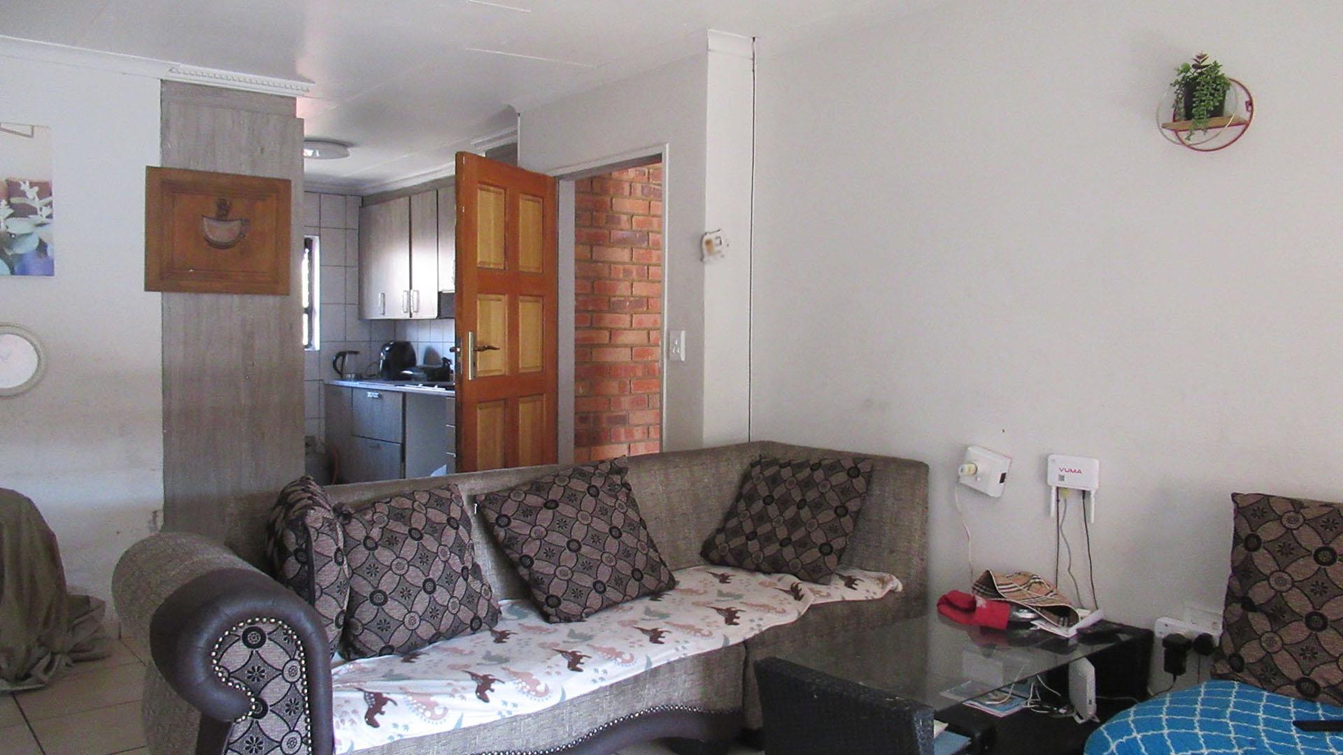 Lounges - 19 square meters of property in Florida