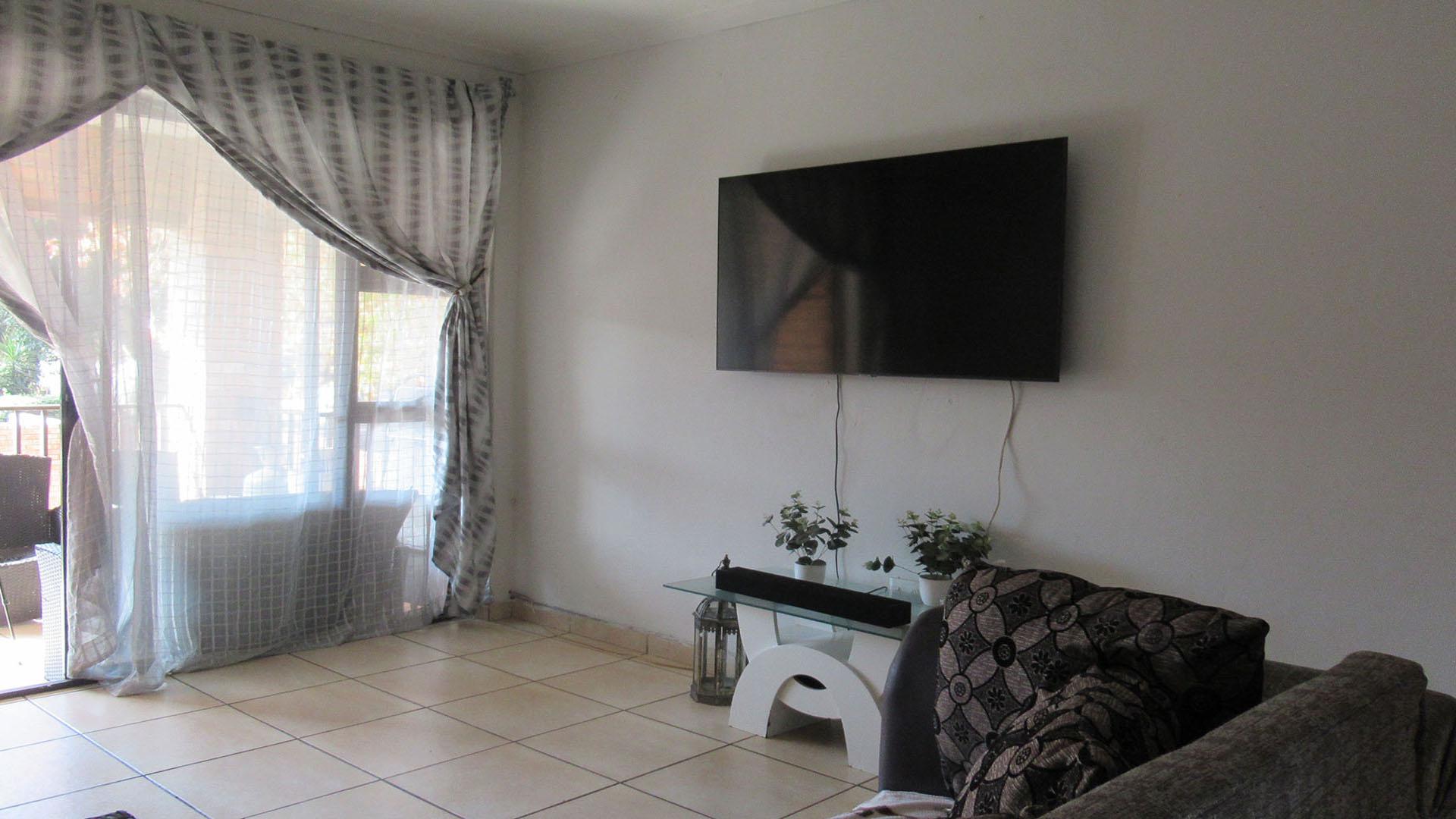 Lounges - 19 square meters of property in Florida