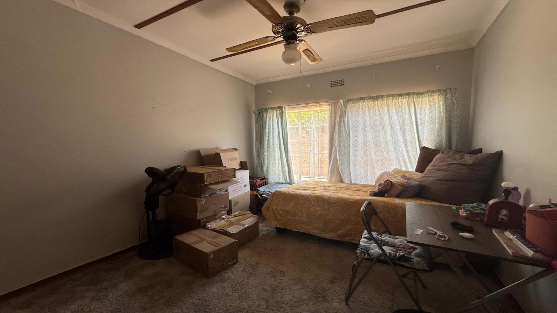 Bed Room 2 of property in Kimberley