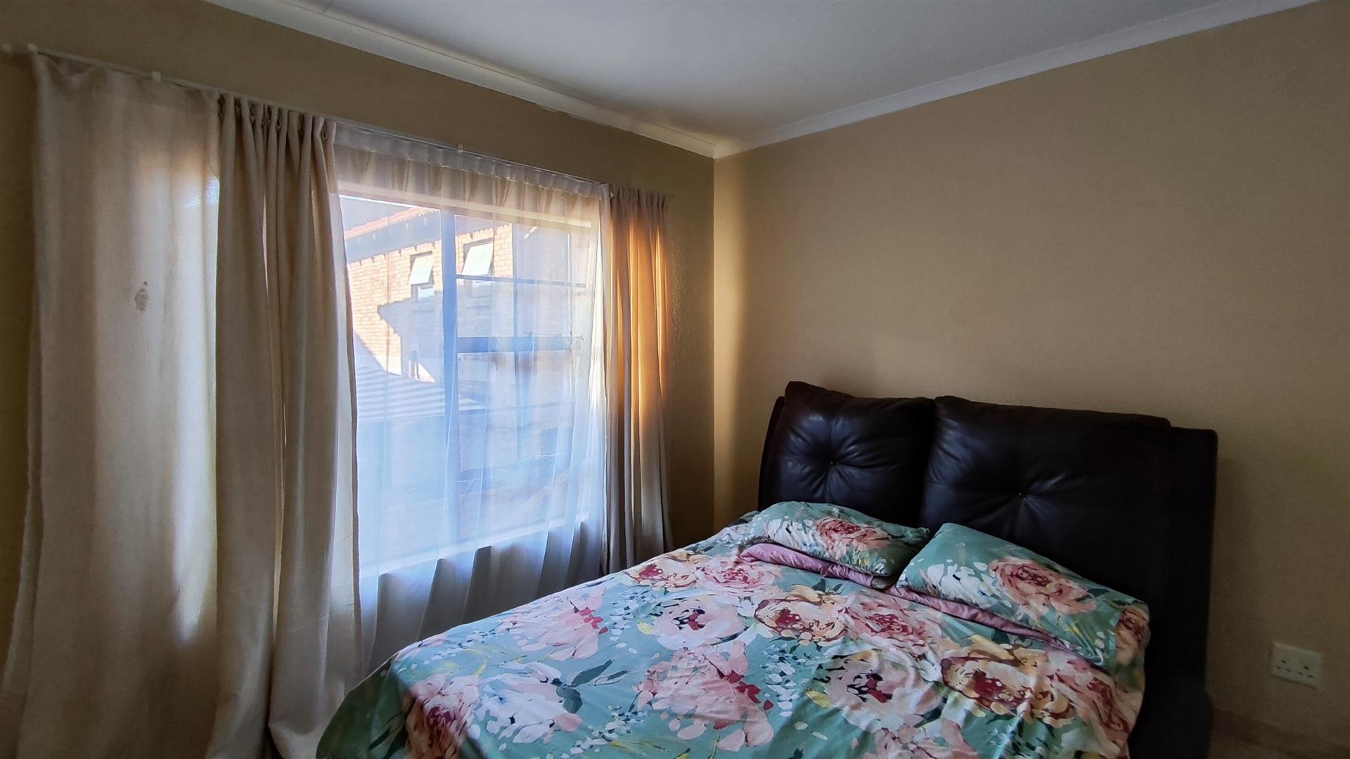 Bed Room 1 - 13 square meters of property in Norton Small Farms