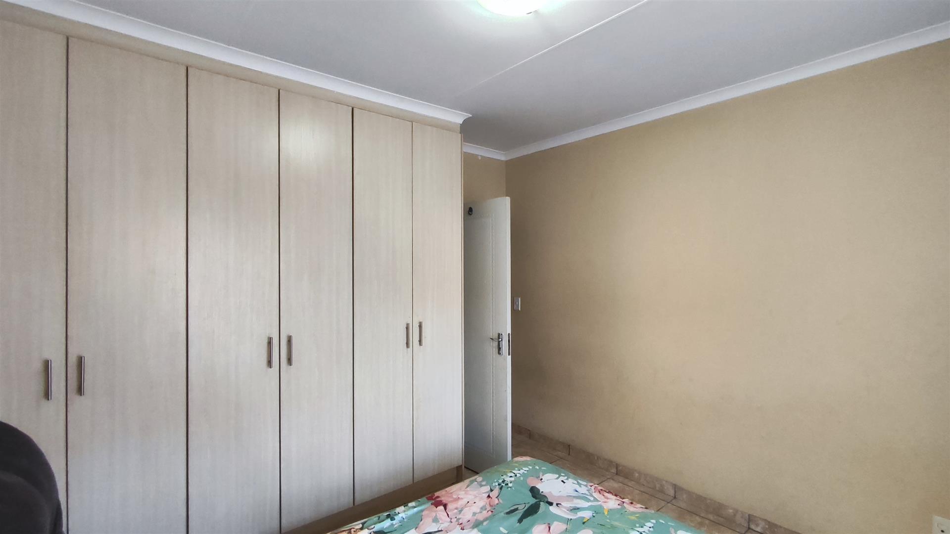 Bed Room 1 - 13 square meters of property in Norton Small Farms