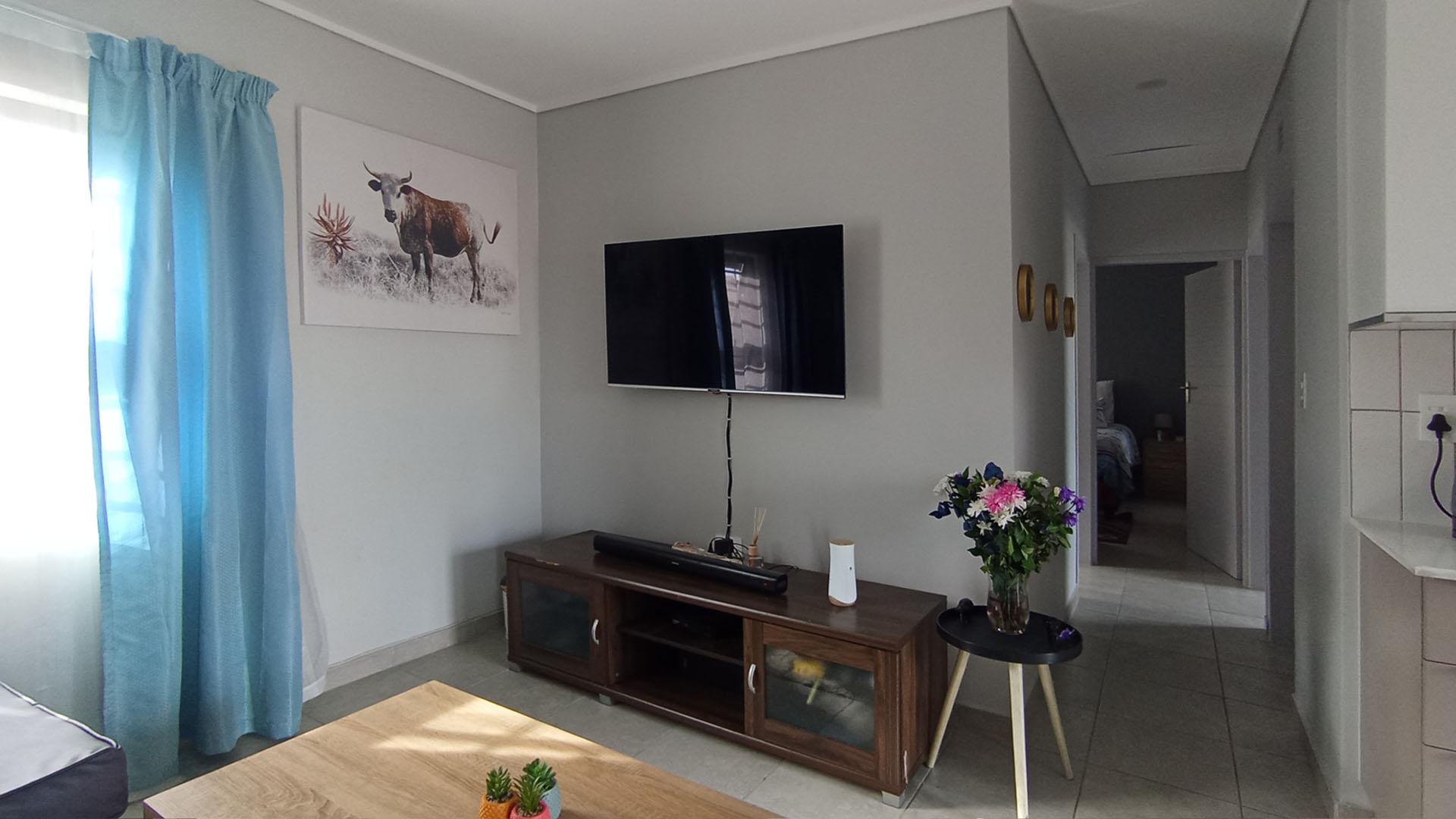 Lounges - 12 square meters of property in Lotus Gardens