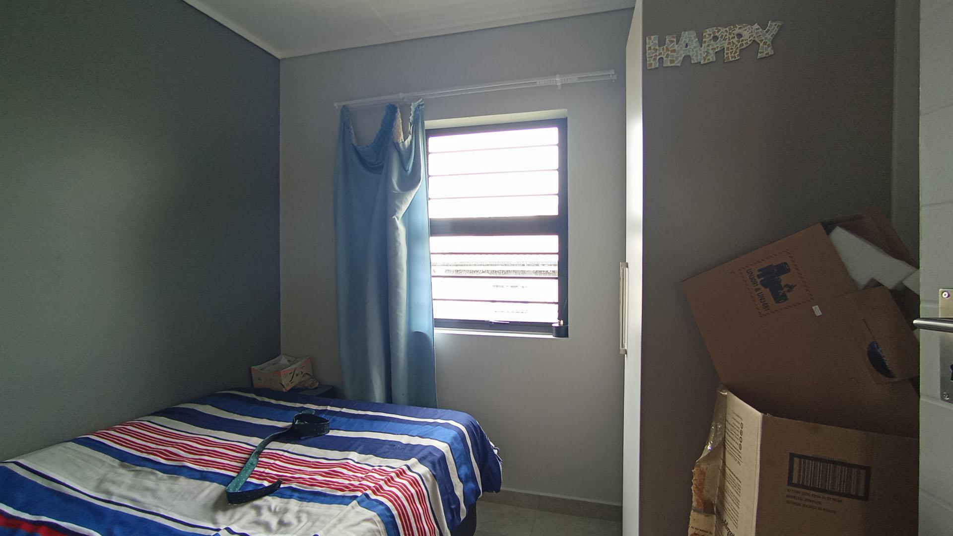 Bed Room 1 - 7 square meters of property in Lotus Gardens