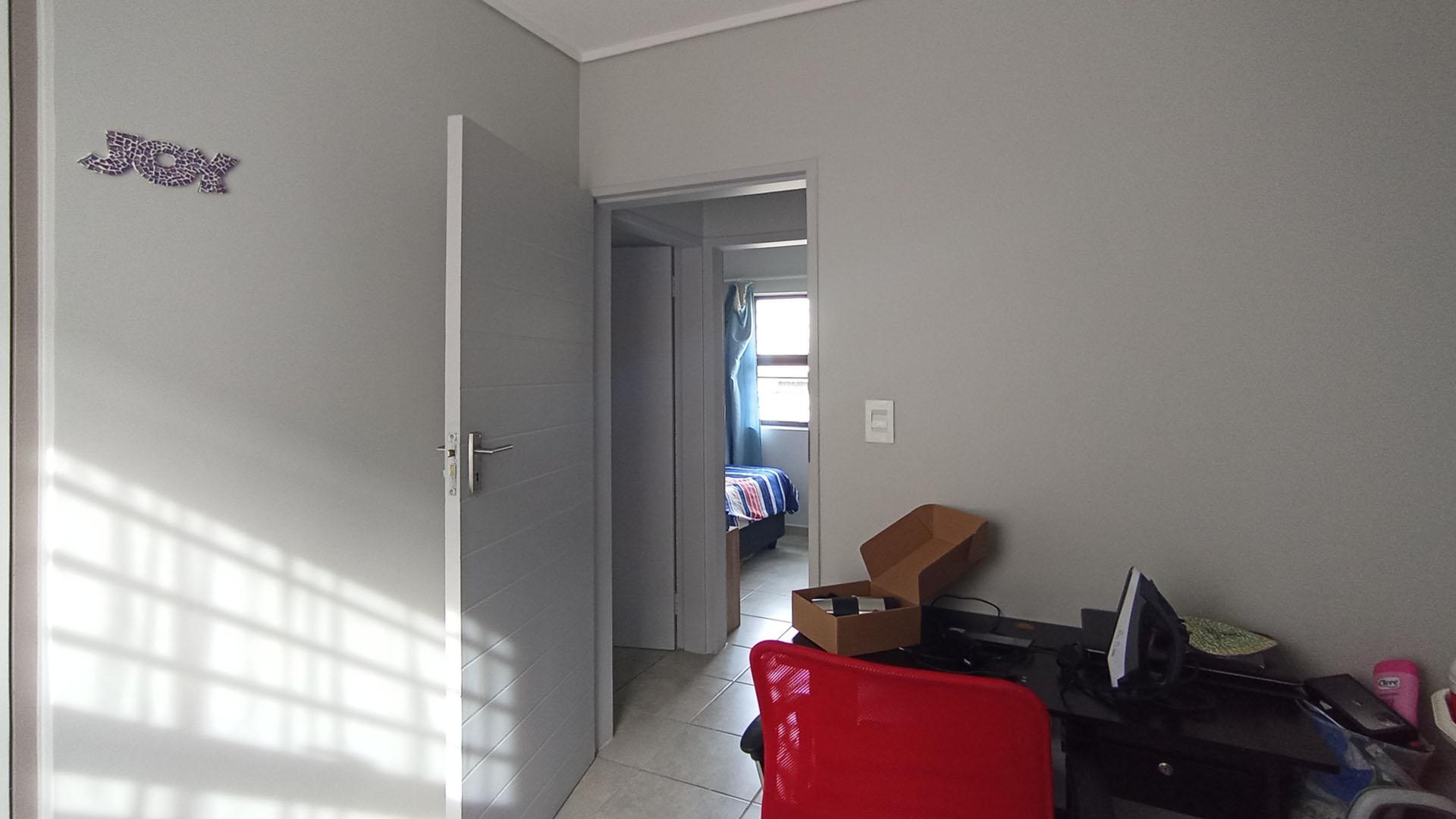 Bed Room 2 - 6 square meters of property in Lotus Gardens