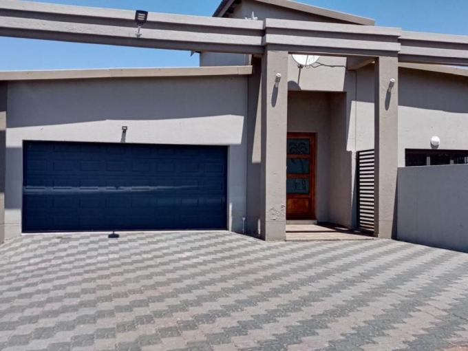 3 Bedroom House for Sale For Sale in Bergsig - Heidelberg - MR677690