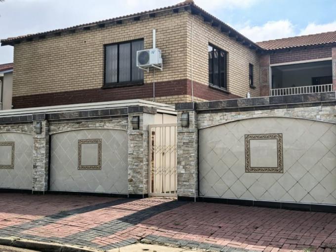 6 Bedroom House for Sale For Sale in Zinniaville - MR677744