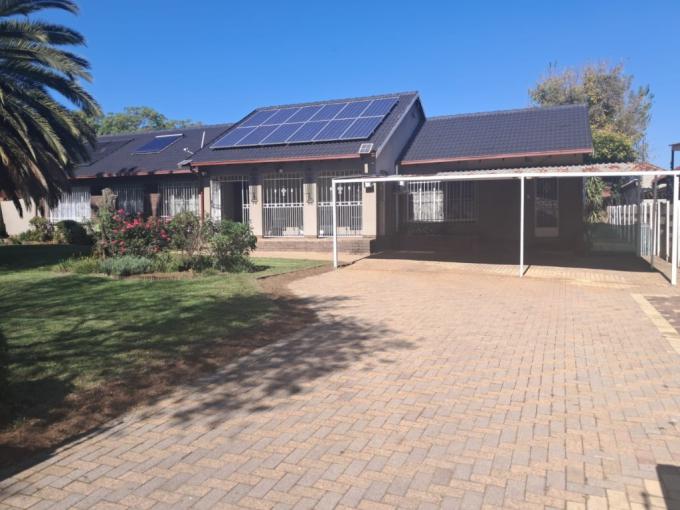 3 Bedroom House for Sale For Sale in Brackendowns - MR677747