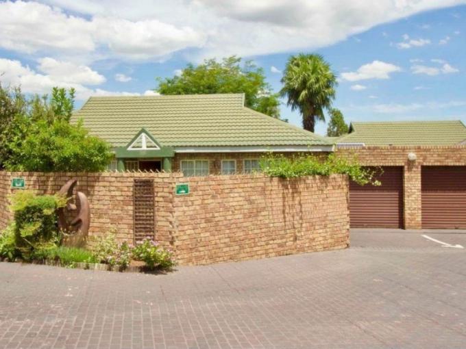 3 Bedroom Simplex for Sale For Sale in Die Hoewes - MR677755