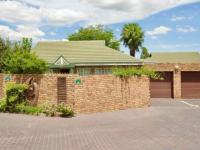  of property in Die Hoewes