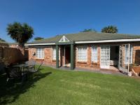  of property in Die Hoewes