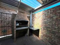  of property in Die Hoewes