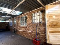  of property in Die Hoewes