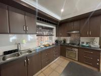  of property in Die Hoewes