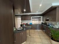  of property in Die Hoewes
