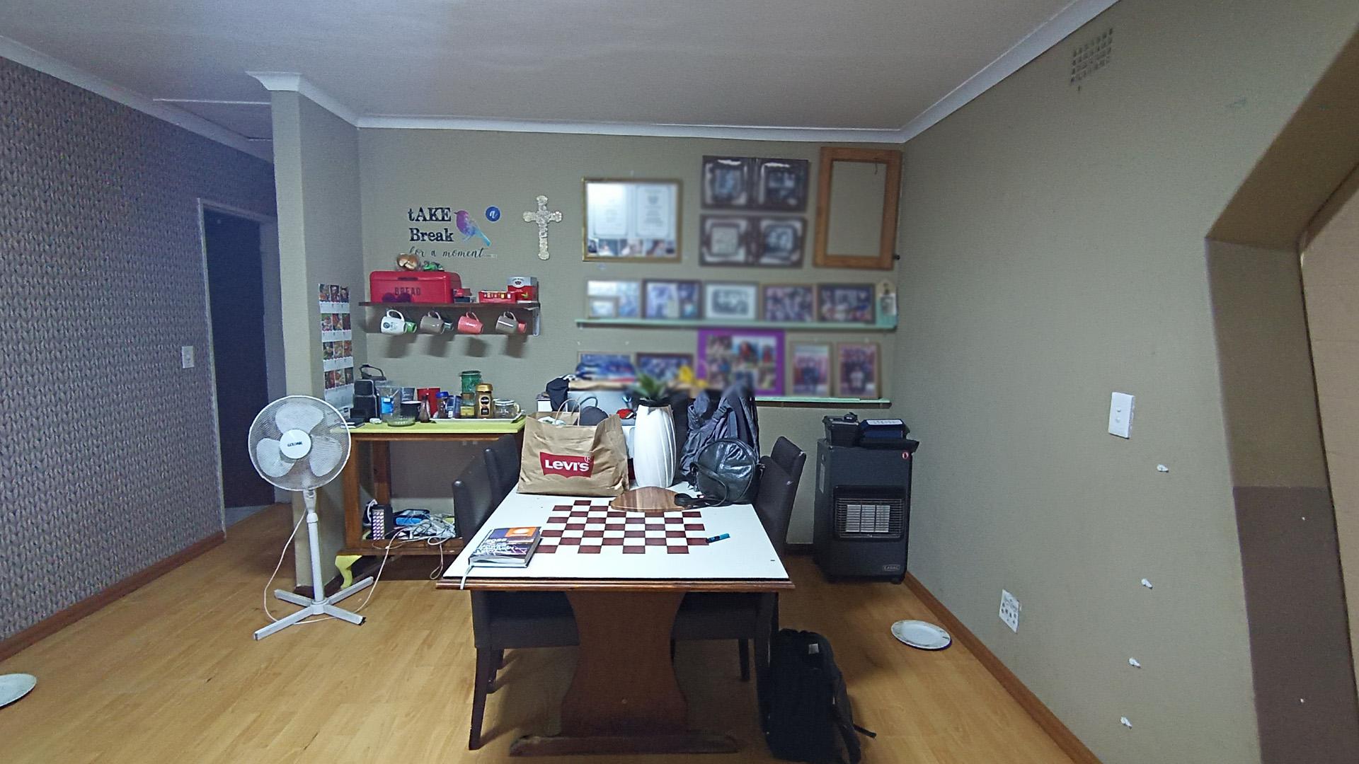 Dining Room - 16 square meters of property in Highbury