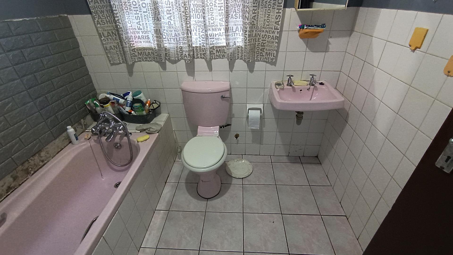 Bathroom 1 - 6 square meters of property in Highbury