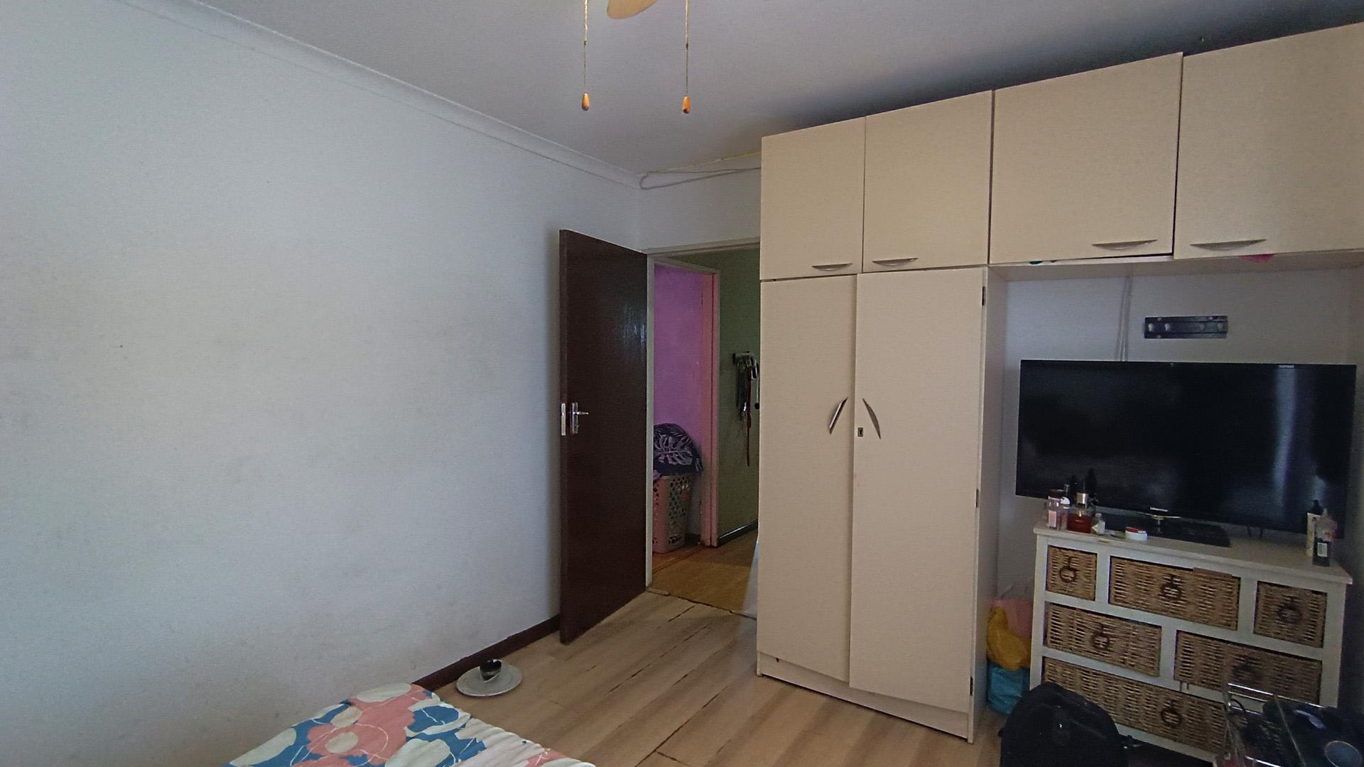 Bed Room 1 - 13 square meters of property in Highbury