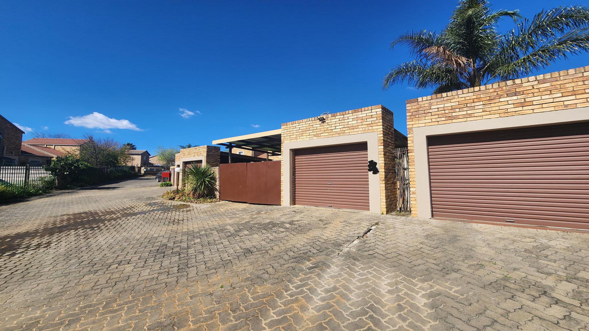 Front View of property in Wilgeheuwel 