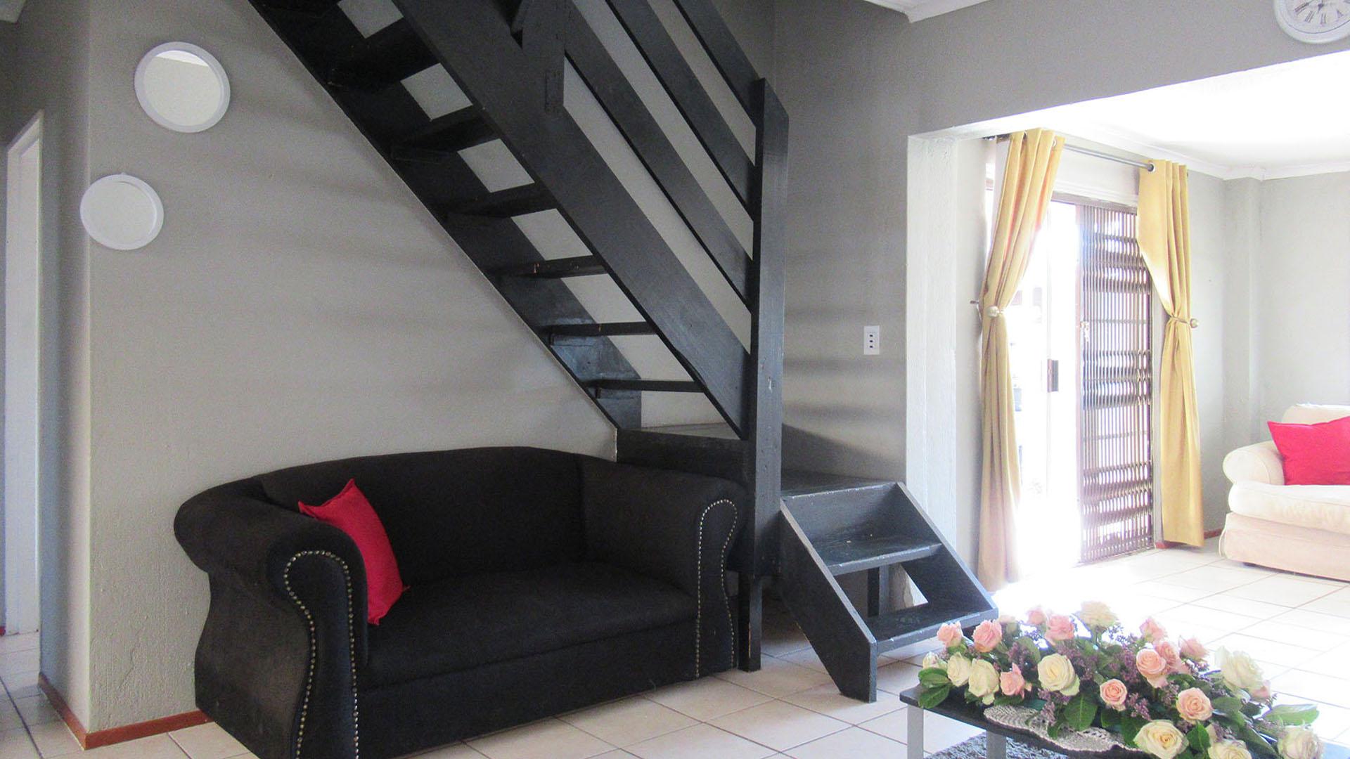 Dining Room - 15 square meters of property in Wilgeheuwel 