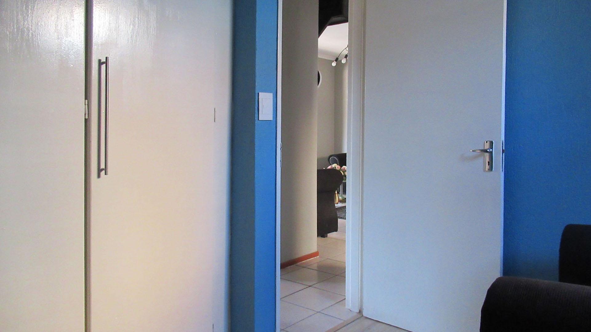 Bed Room 1 - 9 square meters of property in Wilgeheuwel 