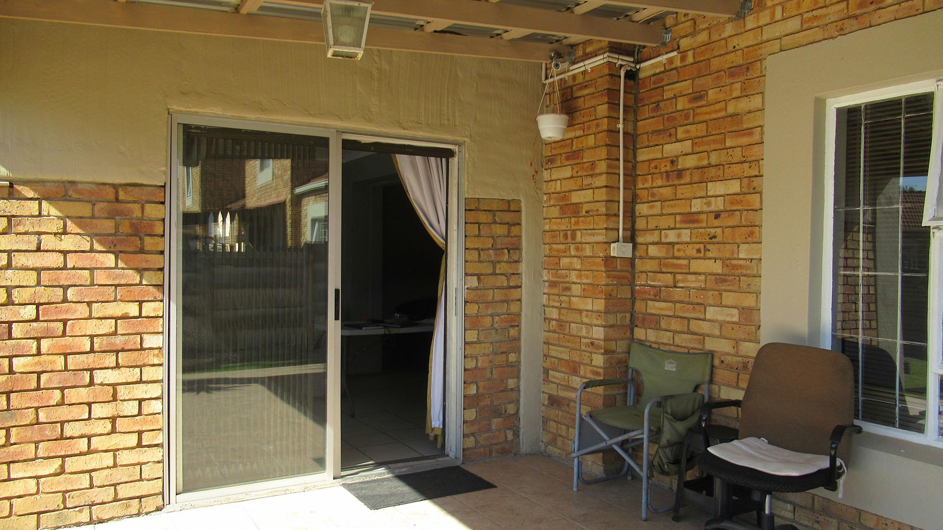 Patio - 17 square meters of property in Wilgeheuwel 